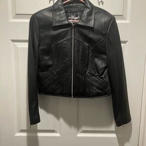 Maxima Women's Sleek Black Leather Jacket